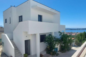 Apartments with a parking space Kastel Sucurac, Kastela - 23495